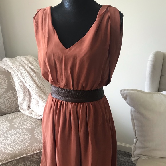 Tie back v neck dress - Picture 5 of 8